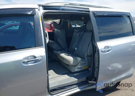 2013 Toyota Sienna Xle V6 8 Passenger from USA, damaged, VIN 5TDYK3DC2DS395725